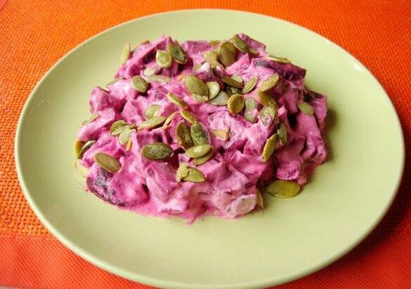 Rote-Bete-Salat mit Kürbiskernen und schützt vor Prostatitis